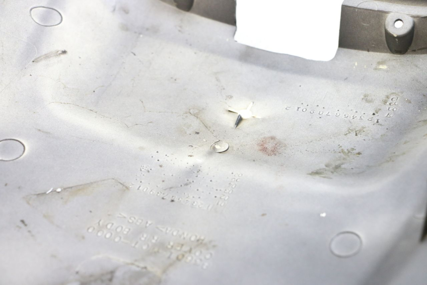 photo de VERKLEIDUNG HINTEN MITTE HONDA FJS SILVER WING SILVERWING 400 (2005 - 2008) - Technische Nahaufnahme