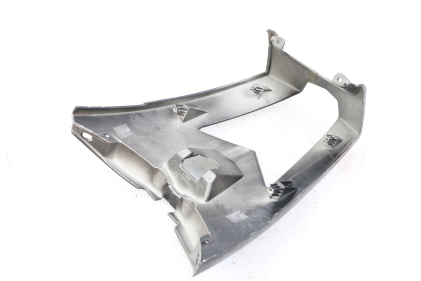 photo de VERKLEIDUNG HINTEN MITTE PEUGEOT GEOPOLIS RS 125 (2007 - 2009) - Detailansicht des Bauteils