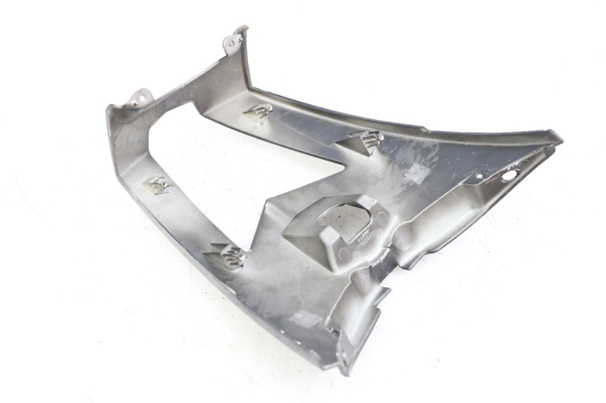 photo de VERKLEIDUNG HINTEN MITTE PEUGEOT GEOPOLIS RS 125 (2007 - 2009) - Zoom auf Gebrauchszustand