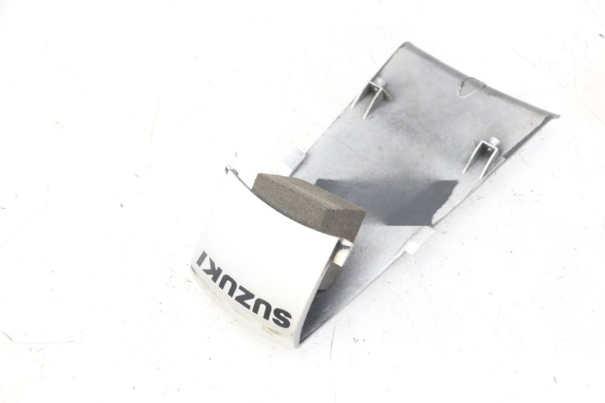 photo de VERKLEIDUNG HINTEN MITTE SUZUKI GS GSE 500 (2001 - 2003) - Detailansicht des Bauteils
