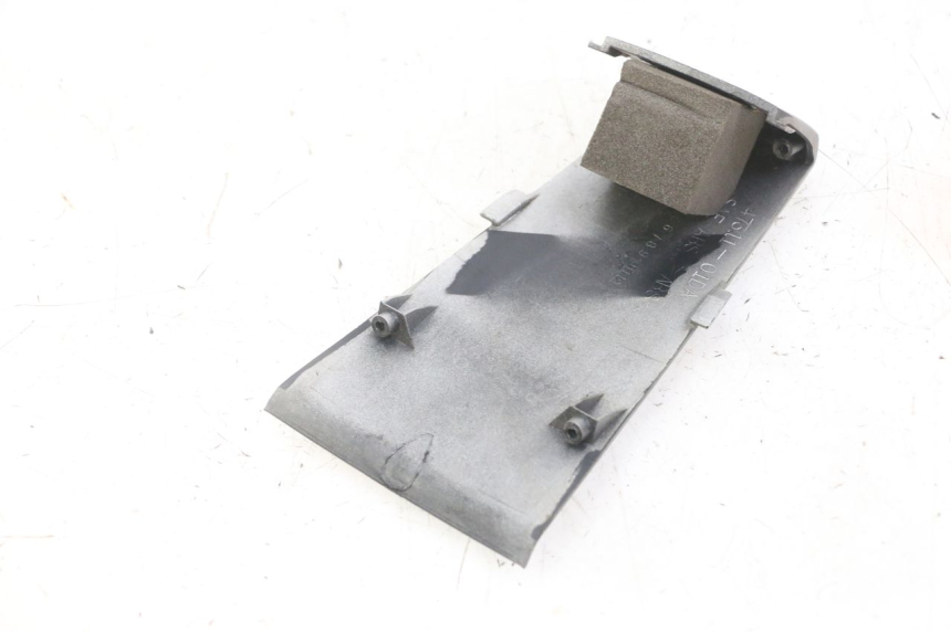 photo de VERKLEIDUNG HINTEN MITTE SUZUKI GS GSE 500 (2001 - 2003) - Zoom auf Gebrauchszustand