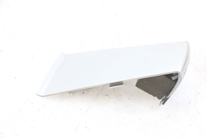 photo de VERKLEIDUNG HINTEN MITTE SUZUKI GS GSE 500 (2001 - 2003) - Technische Nahaufnahme