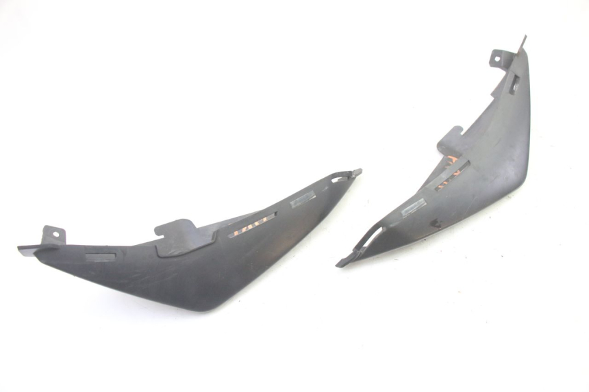 photo de VERKLEIDUNG HINTEN MITTE SUZUKI GSR 750 (2011 - 2017) - Alternative Perspektive