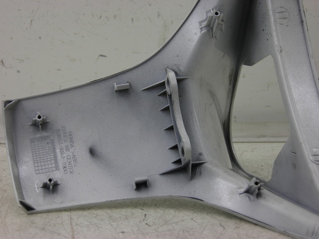 photo de VERKLEIDUNG HINTEN MITTE HONDA FES S-WING SWING 125 (2007 - 2015) - Technische Nahaufnahme
