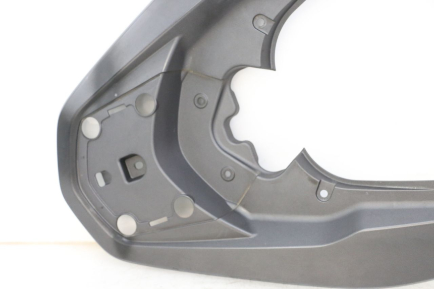 photo de VERKLEIDUNG HINTEN MITTE HONDA PCX (JF57/JF64) 125 (2014 - 2018) - Ergänzendes Produktfoto