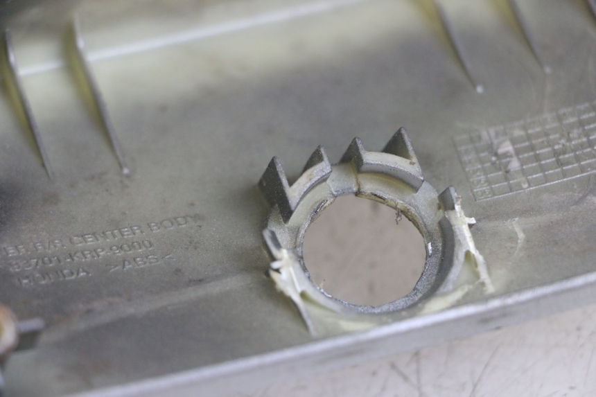 photo de HECKVERKLEIDUNG VERBINDUNG HONDA SCV LEAD 100 (2003 - 2007) - Detailansicht des Bauteils