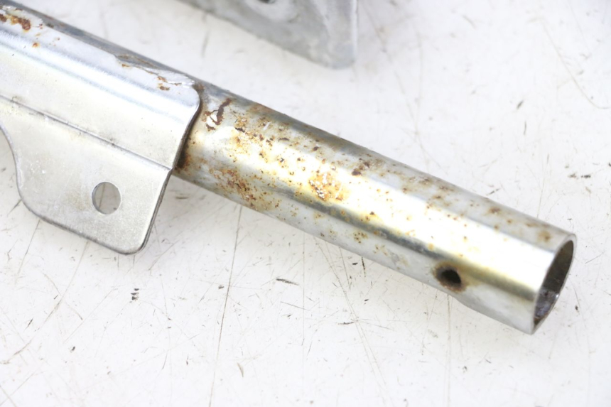 photo de VERKLEIDUNG HINTEN MITTE UNTER HYOSUNG GV AQUILA 125 (2000 - 2009) - Oberflächenzustand und Material