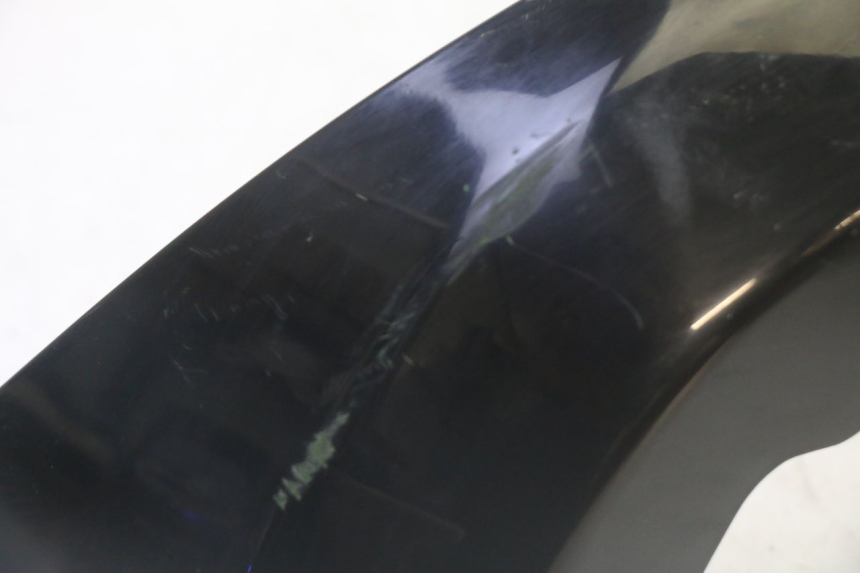 photo de UNTERE HINTERE VERKLEIDUNGSVERBINDUNG SUZUKI BURGMAN 125 (2007 - 2014) - Zoom auf Gebrauchszustand