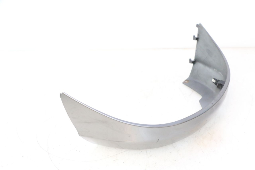 photo de UNTERE HINTERE VERKLEIDUNGSVERBINDUNG SUZUKI BURGMAN 125 (2007 - 2014) - Technische Nahaufnahme