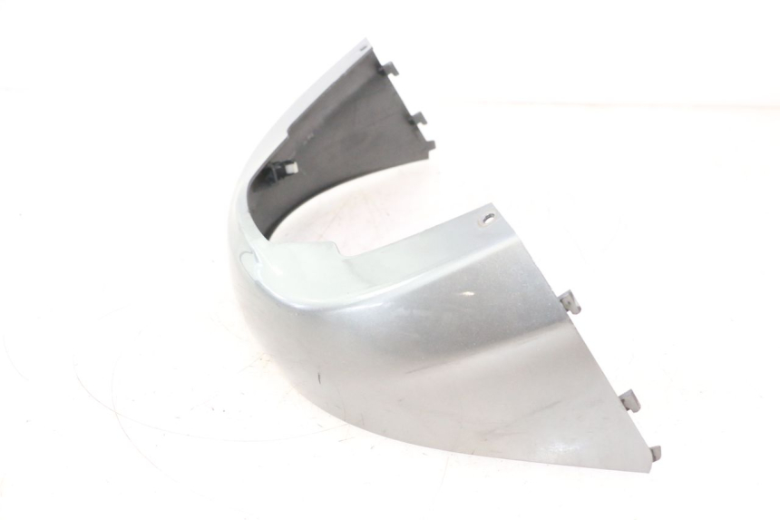 photo de UNTERE HINTERE VERKLEIDUNGSVERBINDUNG SUZUKI BURGMAN 125 (2007 - 2014) - Details der Befestigungspunkte