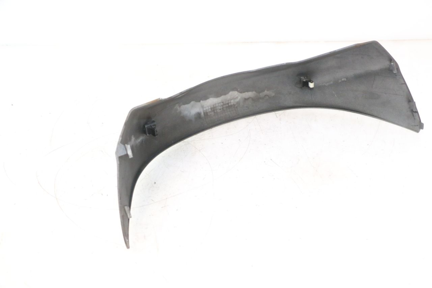 photo de UNTERE HINTERE VERKLEIDUNGSVERBINDUNG SUZUKI BURGMAN 125 (2007 - 2014) - Oberflächenzustand und Material