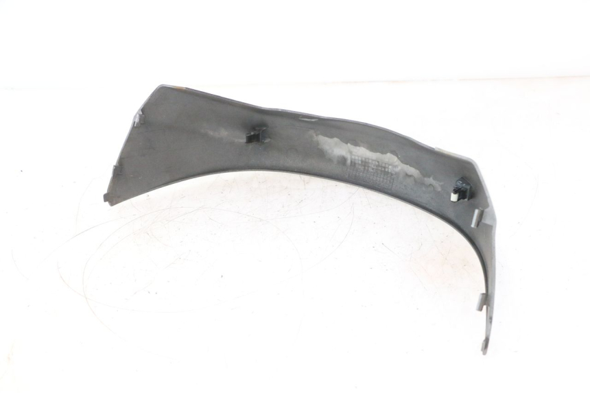 photo de UNTERE HINTERE VERKLEIDUNGSVERBINDUNG SUZUKI BURGMAN 125 (2007 - 2014) - Kennzeichnungen und Originalreferenzen