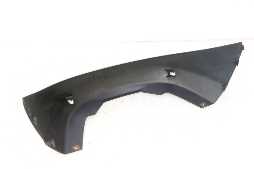 photo de UNTERE HINTERE VERKLEIDUNGSVERBINDUNG SUZUKI BURGMAN 125 (2007 - 2014) - Detailansicht des Bauteils