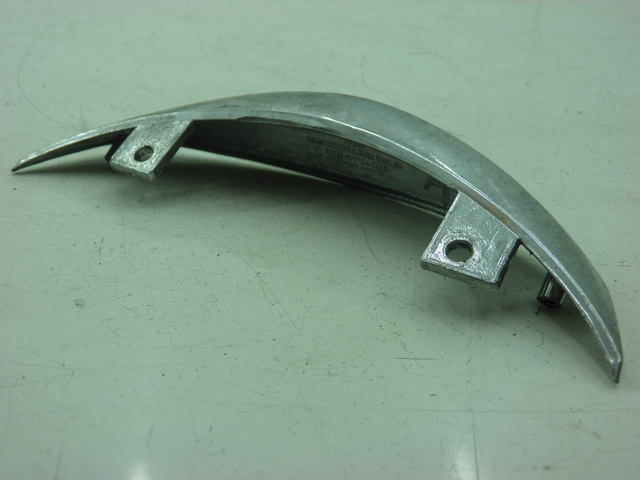 photo de VERKLEIDUNG HINTEN MITTE UNTER DAELIM BESBI 125 (2007 - 2008) - Zoom auf Gebrauchszustand