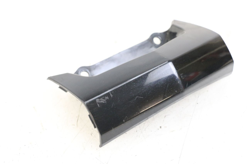 photo de UNTERE HINTERE VERKLEIDUNGSVERBINDUNG KYMCO DINK 4T 50 (2007 - 2018) - Zoom auf Gebrauchszustand