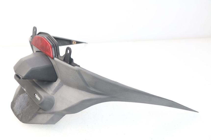 photo de UNTERE HINTERE VERKLEIDUNGSVERBINDUNG KYMCO DINK STREET 125 (2009 - 2014) - Zoom auf Gebrauchszustand