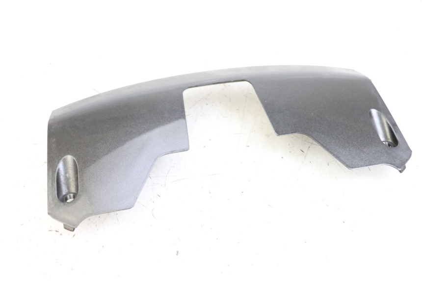 photo de VERKLEIDUNG HINTEN MITTE UNTER HONDA FJS SILVER WING SILVERWING 400 (2005 - 2008) - Zoom auf Gebrauchszustand