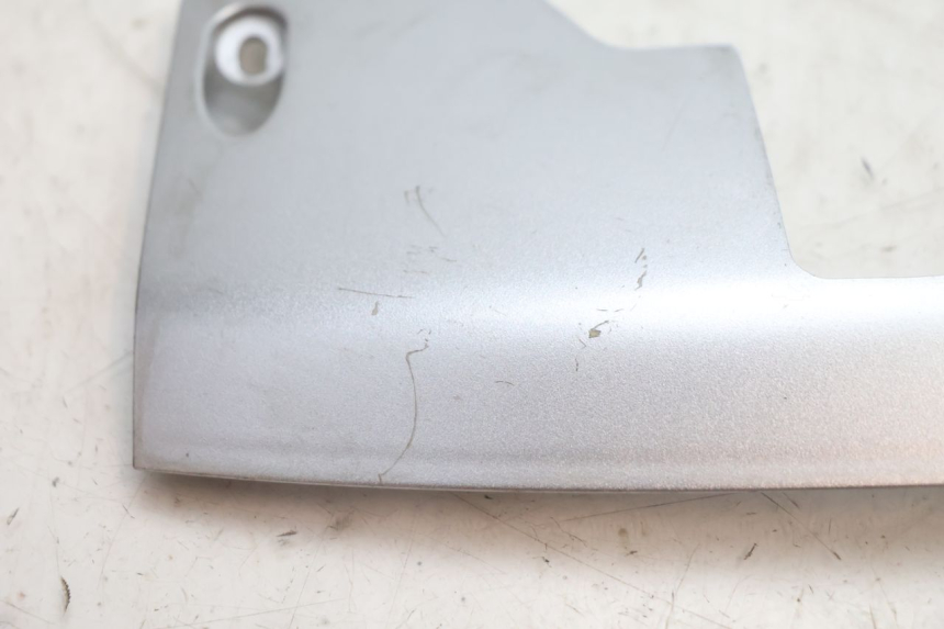 photo de VERKLEIDUNG HINTEN MITTE UNTER HONDA FJS SILVER WING SILVERWING 400 (2005 - 2008) - Zoom auf Gebrauchszustand