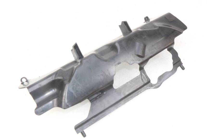 photo de VERKLEIDUNG HINTEN MITTE UNTER SUZUKI GSX-R GSXR 750 (2011 - 2016) - Zoom auf Gebrauchszustand