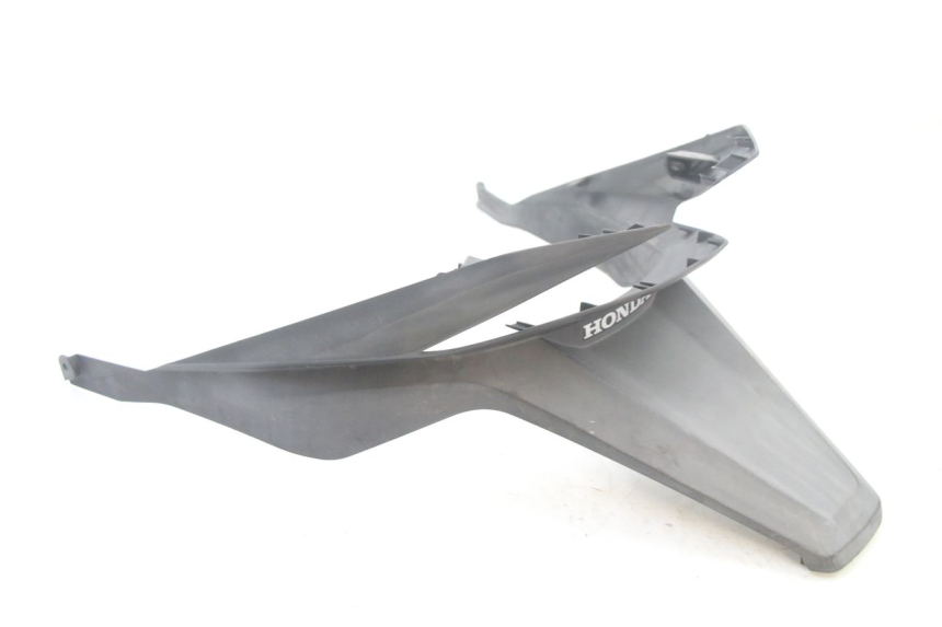 photo de VERKLEIDUNG HINTEN MITTE UNTER HONDA FORZA 125 (2021 - 2025) - Detailansicht des Bauteils