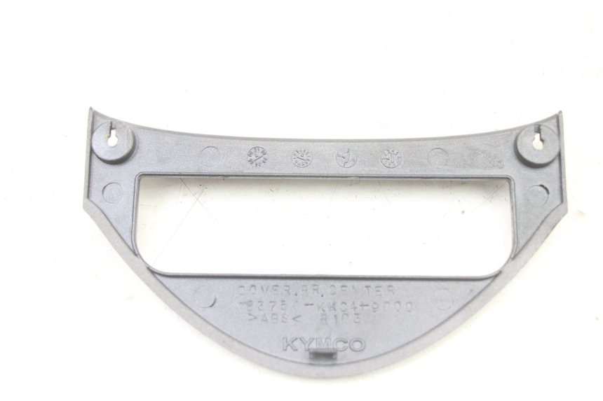 photo de VERKLEIDUNG HINTEN MITTE UNTER KYMCO GRAND DINK 125 (2008 - 2014) - Zoom auf Gebrauchszustand