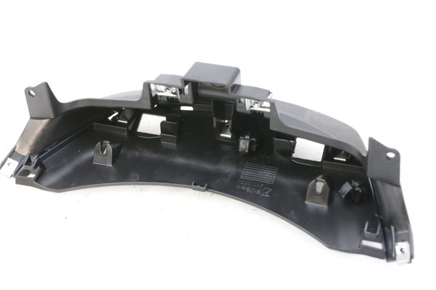 photo de VERKLEIDUNG HINTEN MITTE UNTER PIAGGIO MP3 500 (2014 - 2017) - Zoom auf Gebrauchszustand