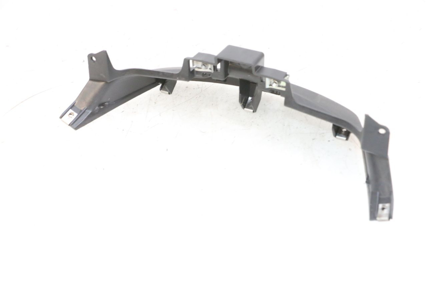 photo de VERKLEIDUNG HINTEN MITTE UNTER PIAGGIO MP3 500 (2016 - 2018) - Kennzeichnungen und Originalreferenzen