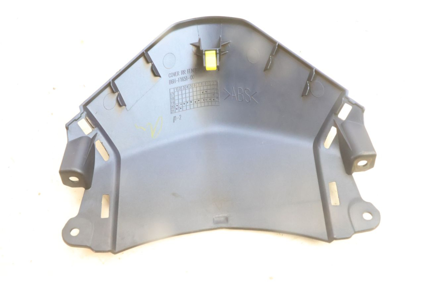 photo de VERKLEIDUNG HINTEN MITTE UNTER YAMAHA N-MAX NMAX 125 (2021 - 2024) - Zoom auf Gebrauchszustand