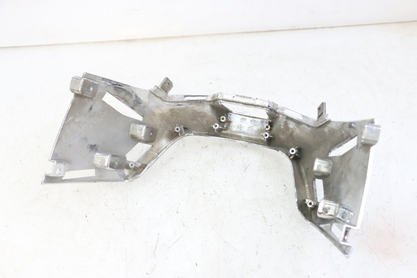 photo de VERKLEIDUNG HINTEN MITTE UNTER KYMCO LIKE 4T 50 (2019 - 2025) - Technische Nahaufnahme