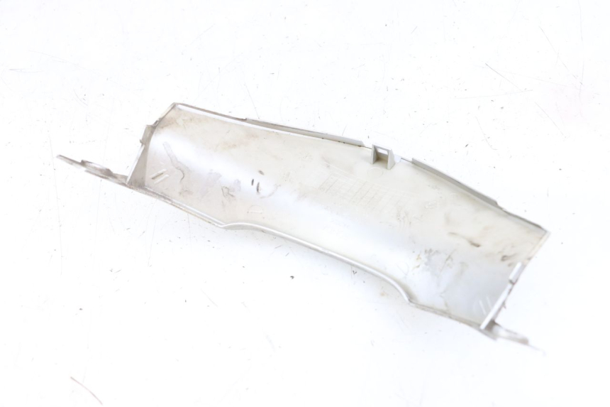 photo de UNTERE HINTERE VERKLEIDUNGSVERBINDUNG HONDA NHX LEAD 110 (2008 - 2010) - Zoom auf Gebrauchszustand