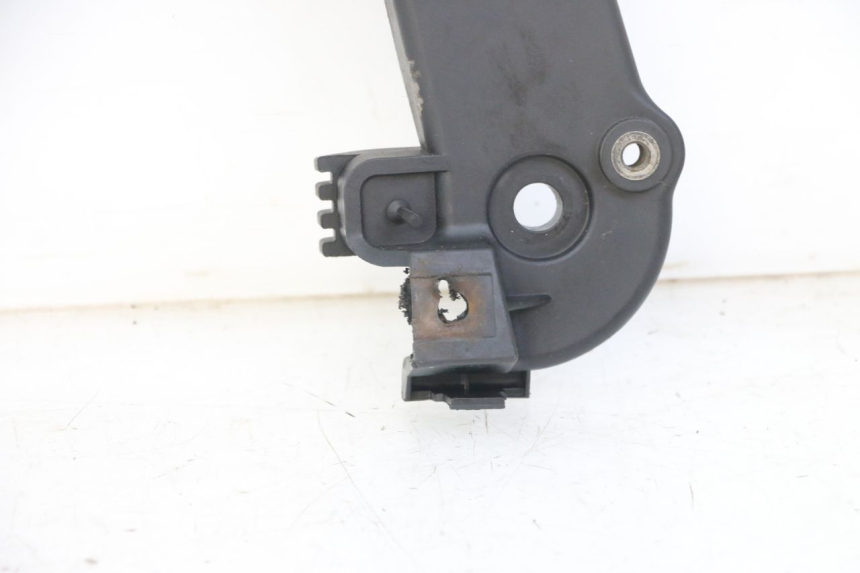 photo de VERKLEIDUNG HINTEN MITTE UNTER MBK OVETTO 4T 50 (2008 - 2016) - Details der Befestigungspunkte