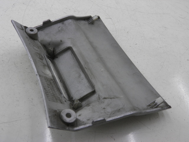 photo de VERKLEIDUNG HINTEN MITTE UNTER PIAGGIO X8 STREET 125 (2006 - 2007) - Detailansicht des Bauteils