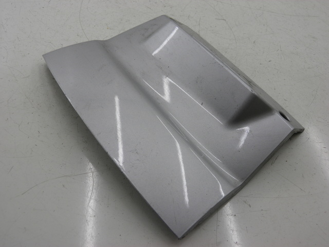 photo de VERKLEIDUNG HINTEN MITTE UNTER PIAGGIO X8 STREET 125 (2006 - 2007) - Zoom auf Gebrauchszustand