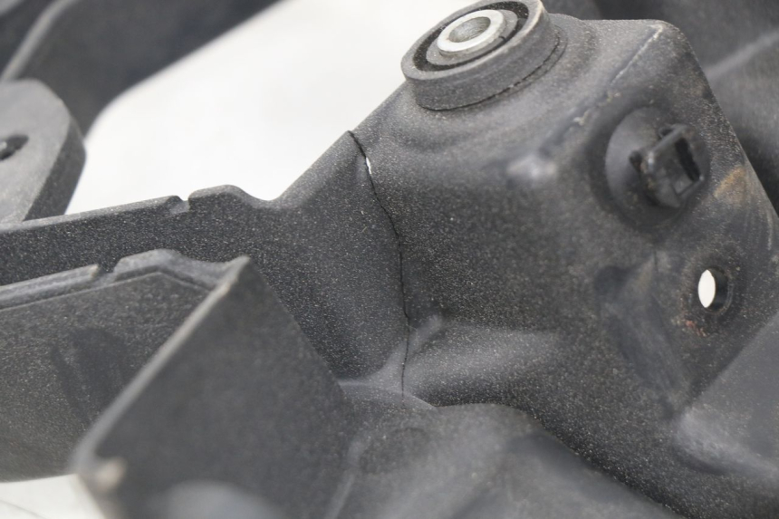 photo de VERKLEIDUNG HINTEN MITTE UNTER BMW R GS 1200 (2005 - 2007) - Alternative Perspektive