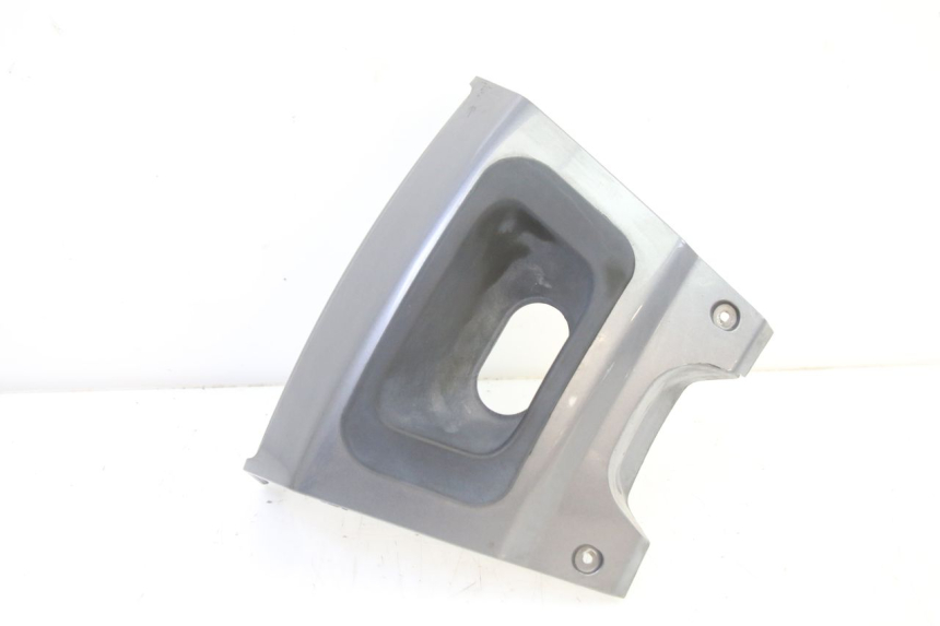 photo de VERKLEIDUNG HINTEN MITTE UNTER PEUGEOT SATELIS 250 (2006 - 2012) - Zoom auf Gebrauchszustand