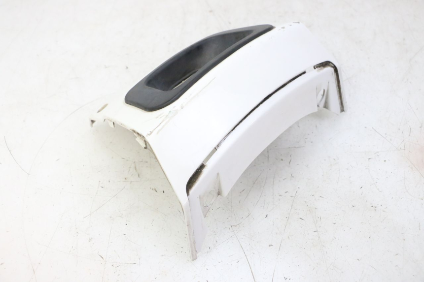 photo de UNTERE HINTERE VERKLEIDUNGSVERBINDUNG PEUGEOT SATELIS 125 (2010 - 2012) - Technische Nahaufnahme