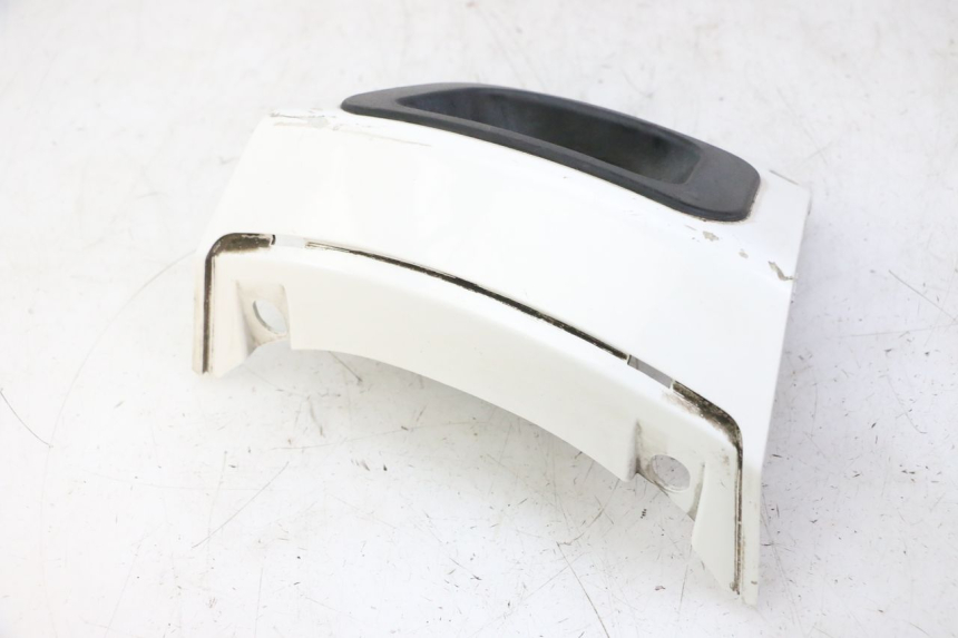 photo de UNTERE HINTERE VERKLEIDUNGSVERBINDUNG PEUGEOT SATELIS 125 (2010 - 2012) - Details der Befestigungspunkte