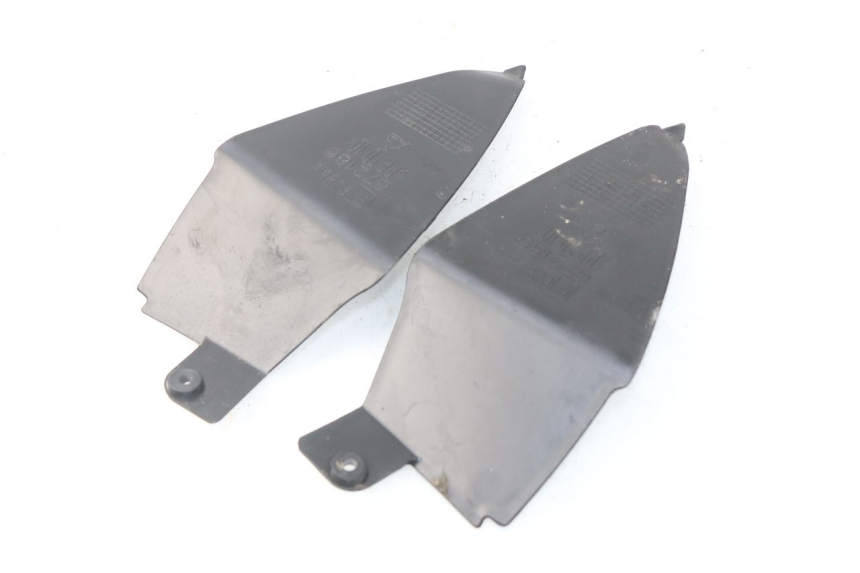 photo de UNTERE HINTERE VERKLEIDUNGSVERBINDUNG APRILIA SR 2T 50 (2012 - 2017) - Detailansicht des Bauteils