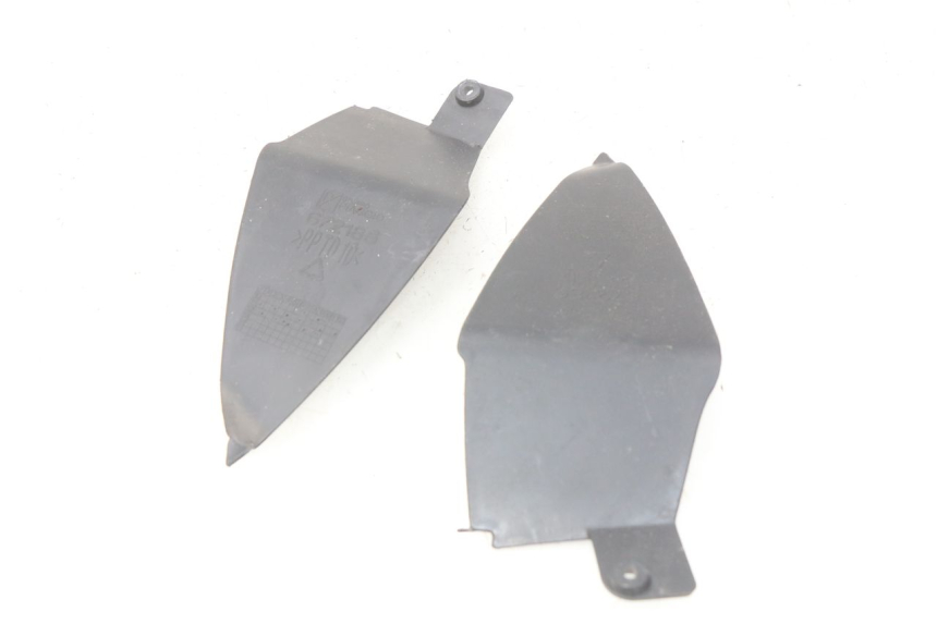 photo de UNTERE HINTERE VERKLEIDUNGSVERBINDUNG APRILIA SR 2T 50 (2012 - 2017) - Zoom auf Gebrauchszustand