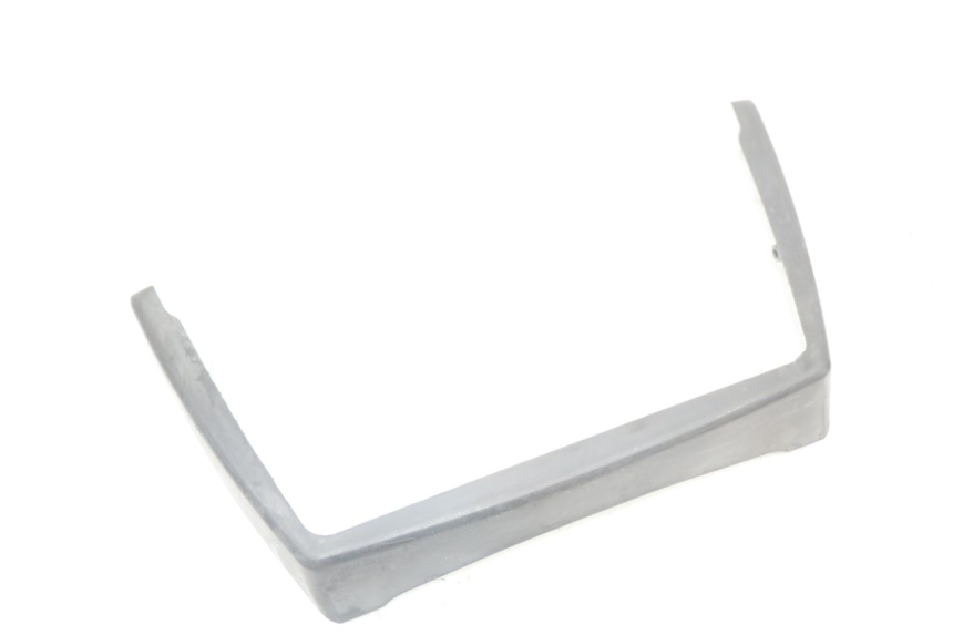 photo de VERKLEIDUNG HINTEN MITTE UNTER SUZUKI GS F 500 (2004 - 2007) - Alternative Perspektive