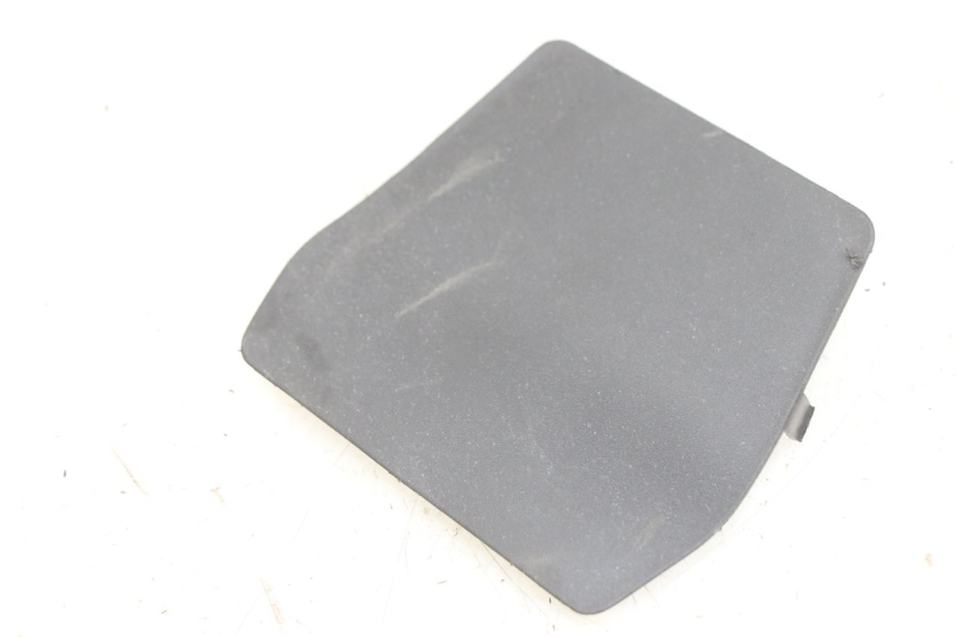 photo de UNTERE HINTERE VERKLEIDUNGSVERBINDUNG APRILIA SXR 50 (2021 - 2023) - Zoom auf Gebrauchszustand