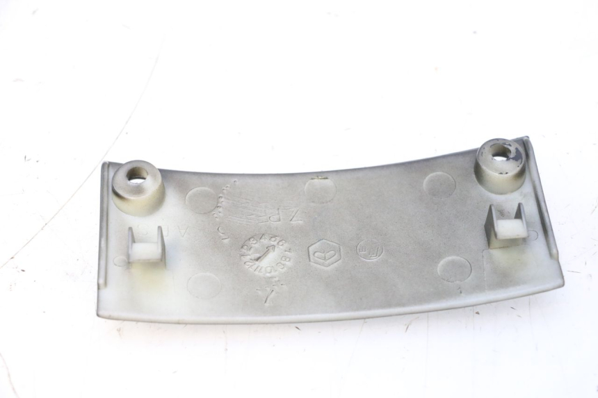 photo de VERKLEIDUNG HINTEN MITTE UNTER PIAGGIO TYPHOON 50 (2000 - 2009) - Detailansicht des Bauteils