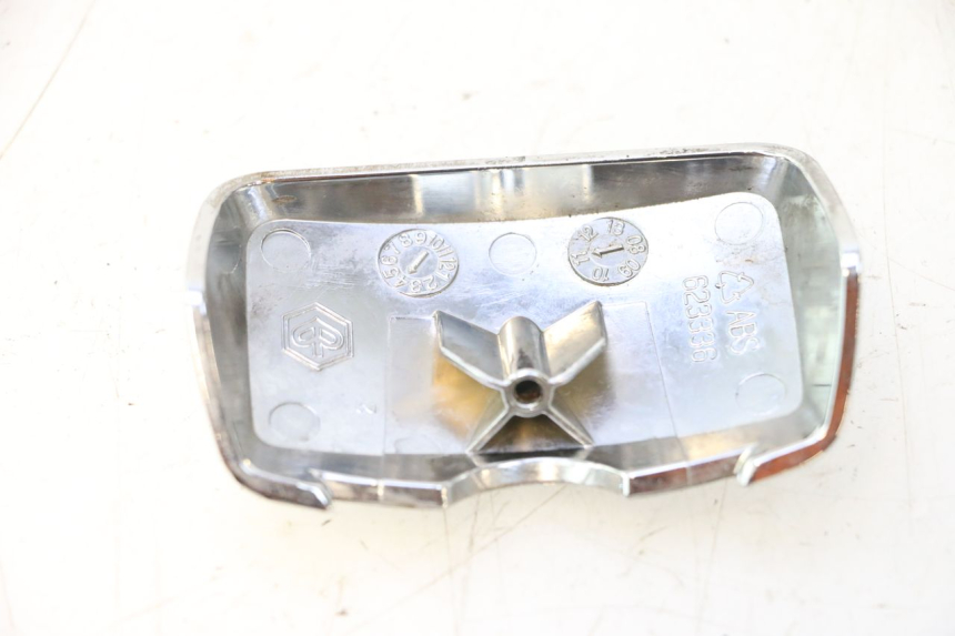 photo de VERKLEIDUNG HINTEN MITTE UNTER PIAGGIO VESPA LX 2T 50 (2005 - 2013) - Detailansicht des Bauteils