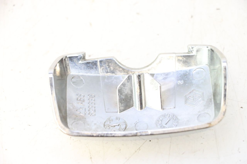 photo de VERKLEIDUNG HINTEN MITTE UNTER PIAGGIO VESPA LX 2T 50 (2005 - 2013) - Zoom auf Gebrauchszustand