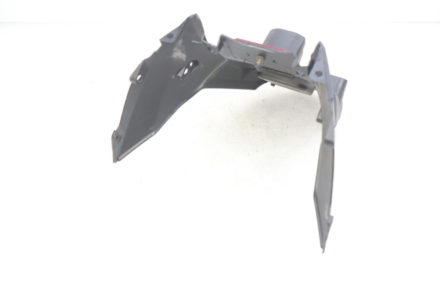 photo de UNTERE HINTERE VERKLEIDUNGSVERBINDUNG SYM X-PRO 4T 50 (2014 - 2021) - Zoom auf Gebrauchszustand