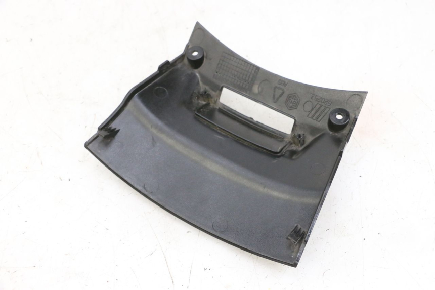 photo de VERKLEIDUNG HINTEN MITTE UNTER PIAGGIO X8 125 (2004 - 2007) - Zoom auf Gebrauchszustand