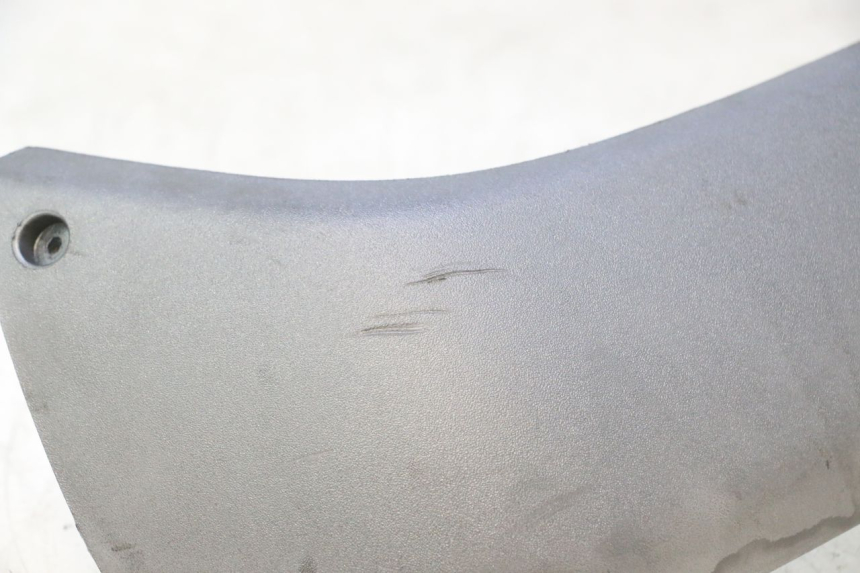 photo de VERKLEIDUNG HINTEN MITTE UNTER PIAGGIO X9 AMALFI 180 (2000 - 2003) - Detailansicht des Bauteils
