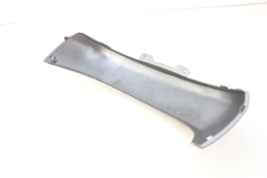 photo de UNTERE HINTERE VERKLEIDUNGSVERBINDUNG PIAGGIO X9 EVOLUTION 125 (2003 - 2007) - Detailansicht des Bauteils
