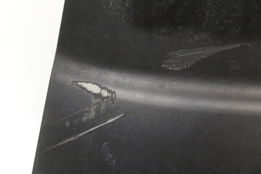 photo de UNTERE HINTERE VERKLEIDUNGSVERBINDUNG PIAGGIO XEVO - X EVO 125 (2007 - 2017) - Detailansicht des Bauteils