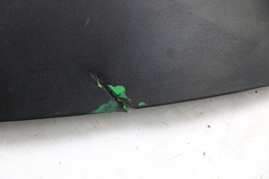 photo de UNTERE HINTERE VERKLEIDUNGSVERBINDUNG PIAGGIO XEVO - X EVO 125 (2007 - 2017) - Zoom auf Gebrauchszustand